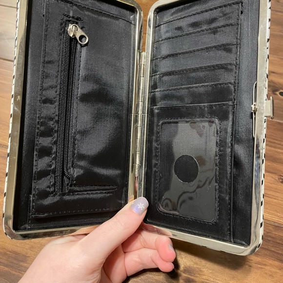 Chic Black and White Houndstooth Clutch - Picture 3 of 3